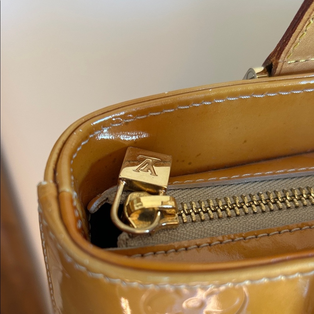 Louis Vuitton Shiny Vernis Gold Tote - Picture 4 of 16
